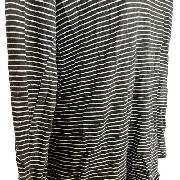 Little Yellow Button Anthropologie Striped Long Sleeve V-Neck Gray Knit Top M - Picture 3 of 16